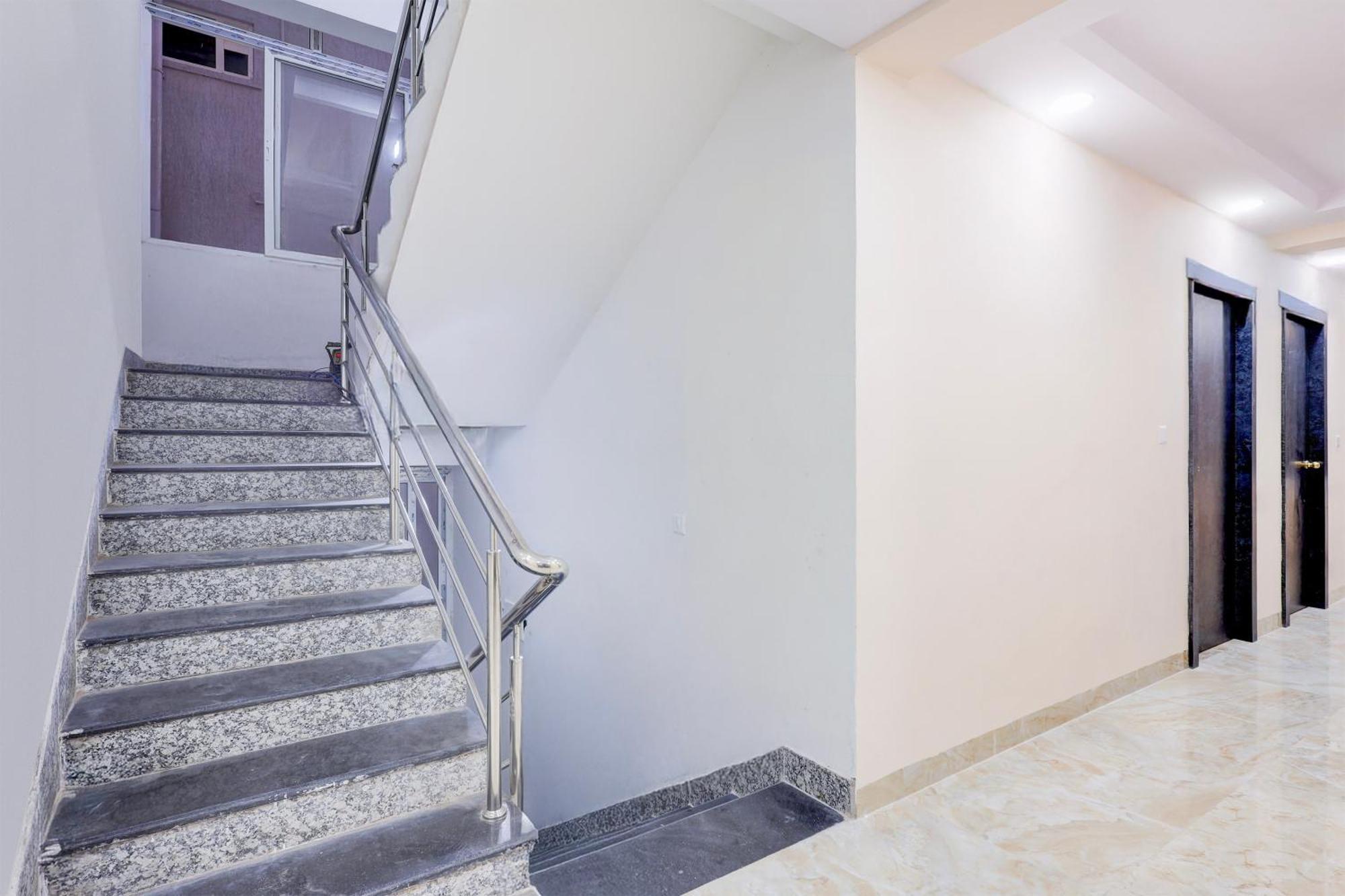 Super Townhouse Mvp Sector With Kailasagiri Hill View Pedda Waltair Exterior photo